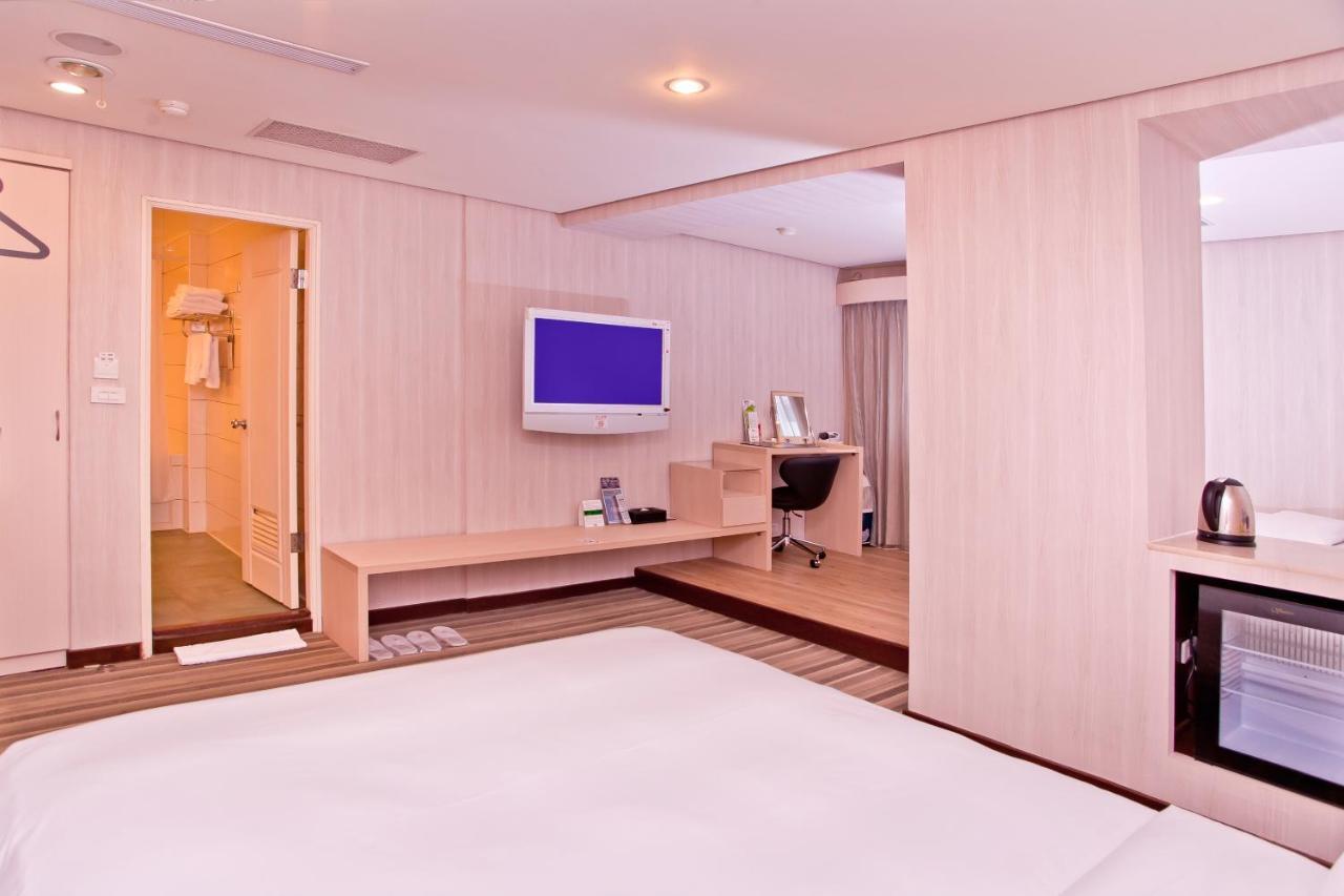 Yomi Hotel - Shuanglian Mrt Tajpej Zewnętrze zdjęcie