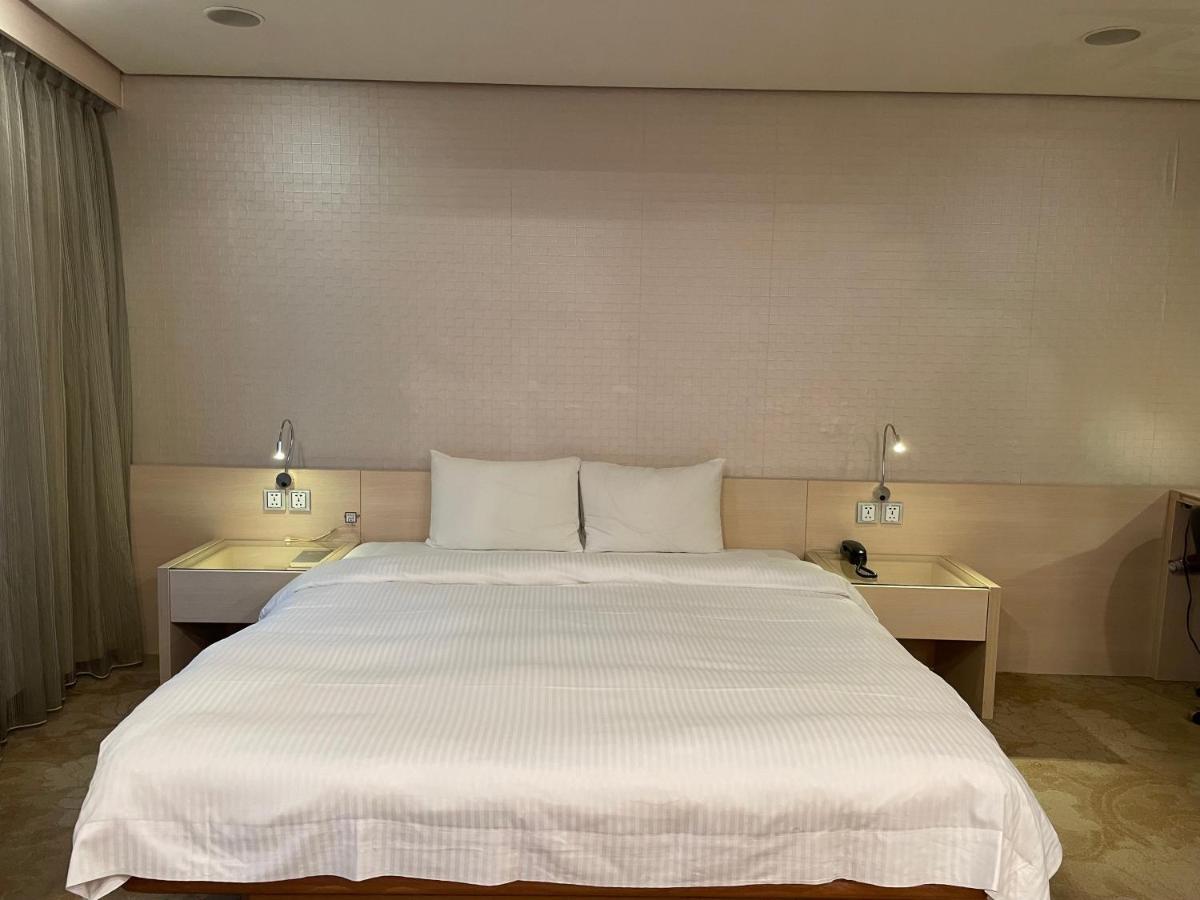 Yomi Hotel - Shuanglian Mrt Tajpej Zewnętrze zdjęcie