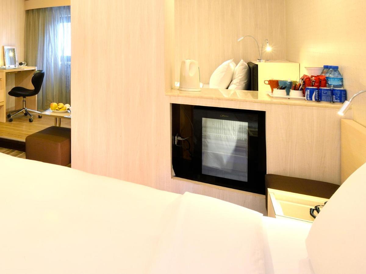 Yomi Hotel - Shuanglian Mrt Tajpej Zewnętrze zdjęcie