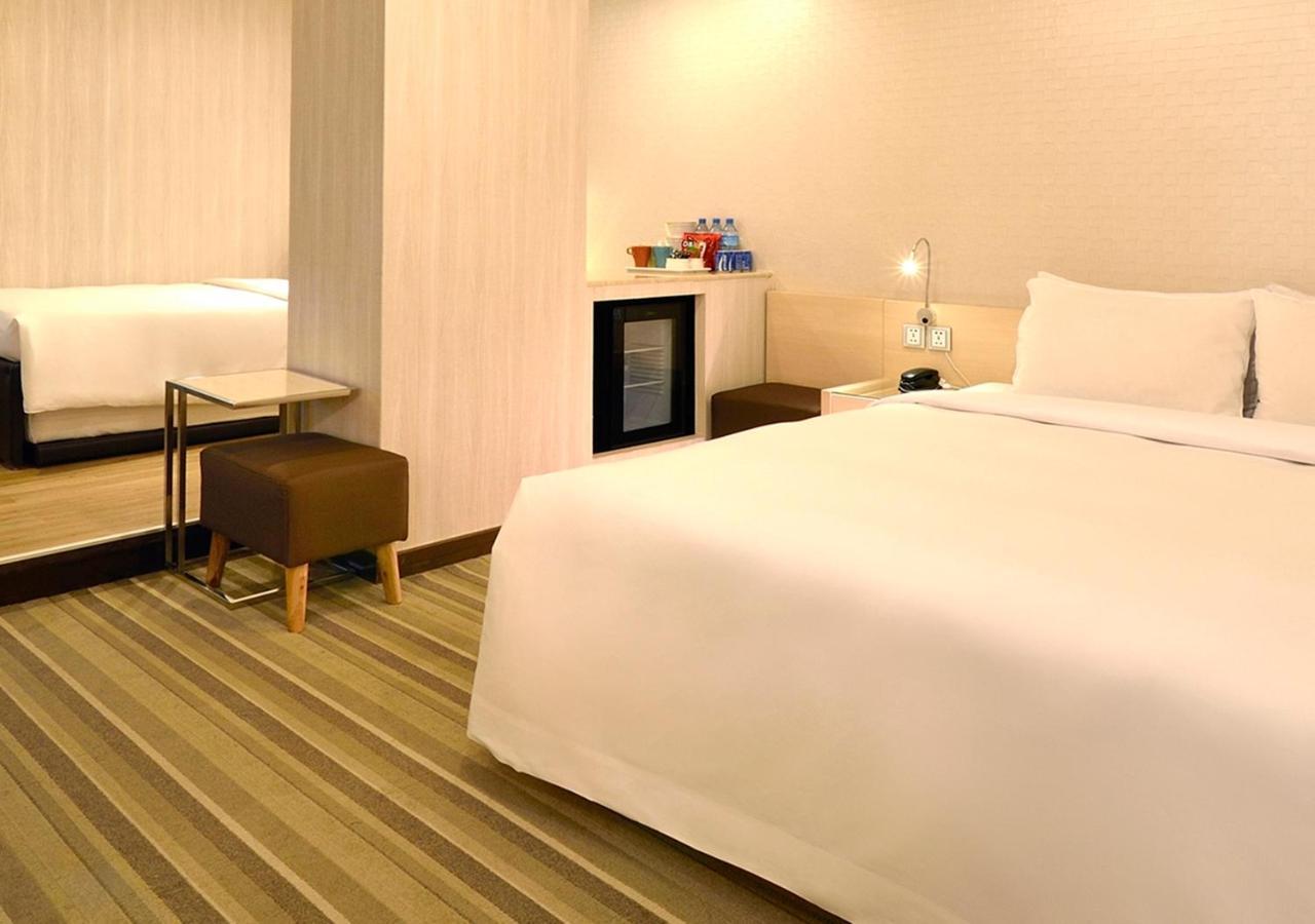 Yomi Hotel - Shuanglian Mrt Tajpej Zewnętrze zdjęcie
