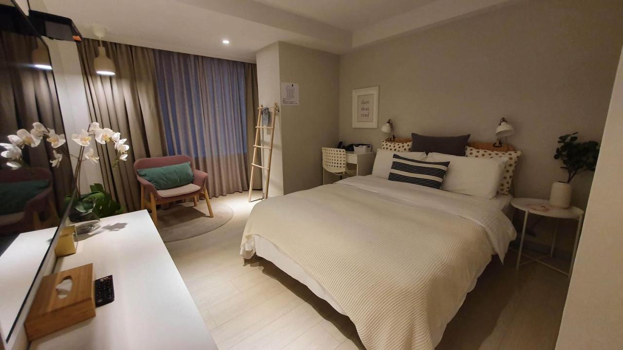 Yomi Hotel - Shuanglian Mrt Tajpej Zewnętrze zdjęcie