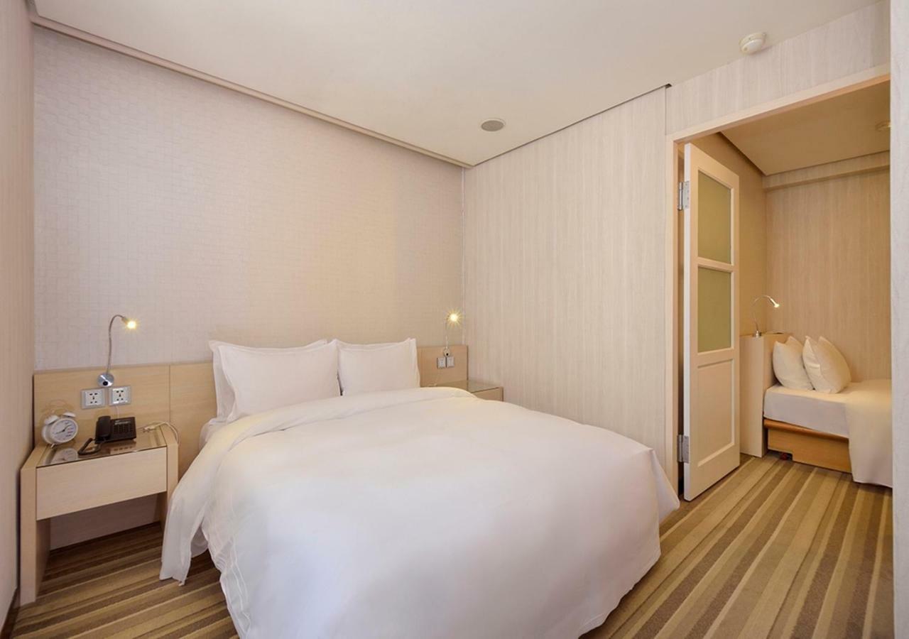 Yomi Hotel - Shuanglian Mrt Tajpej Zewnętrze zdjęcie